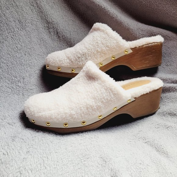 Fur white clog with studs on the side Size 7 - Picture 5 of 6